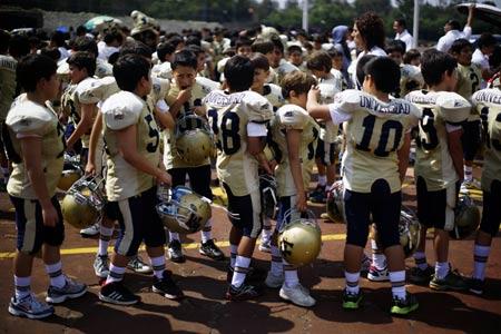 DGDU - Conviven Pumas C.U con niños del Programa Infantil de futbol  Americano